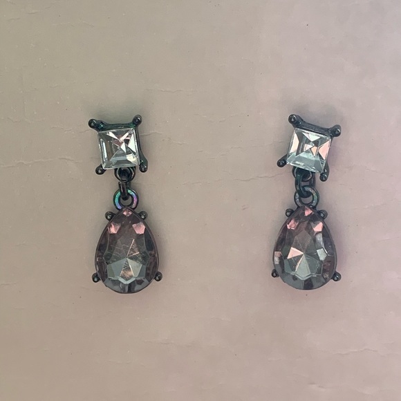 New Silver Teardrop Rhinestone Earrings - Picture 2 of 3